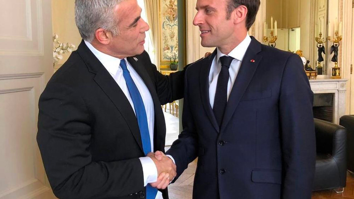 lapid-macron Nucleare, il no di Macron e Lapid all'Iran: "Viola gli accordi, il mondo deve rispondere"
