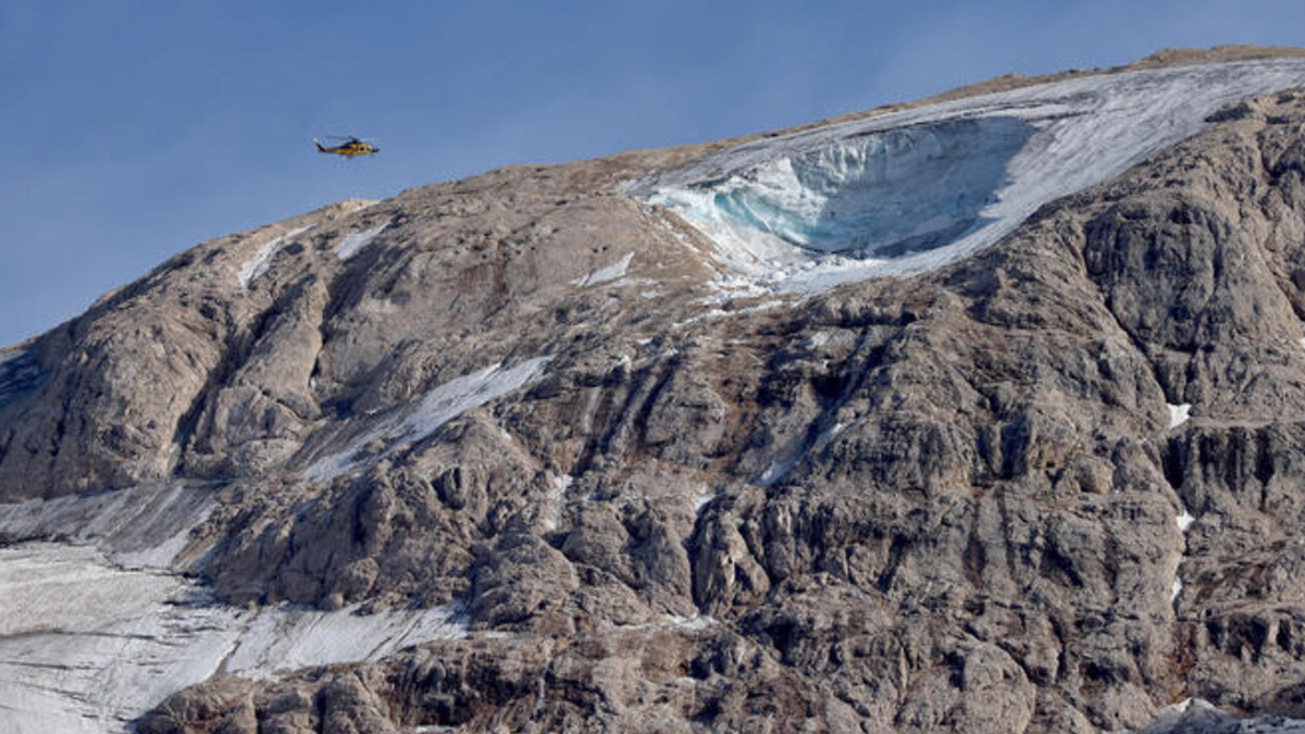 Marmolada, i dispersi scendono a 5: il sindaco di Canazei ha chiuso la montagna a tempo indefinito