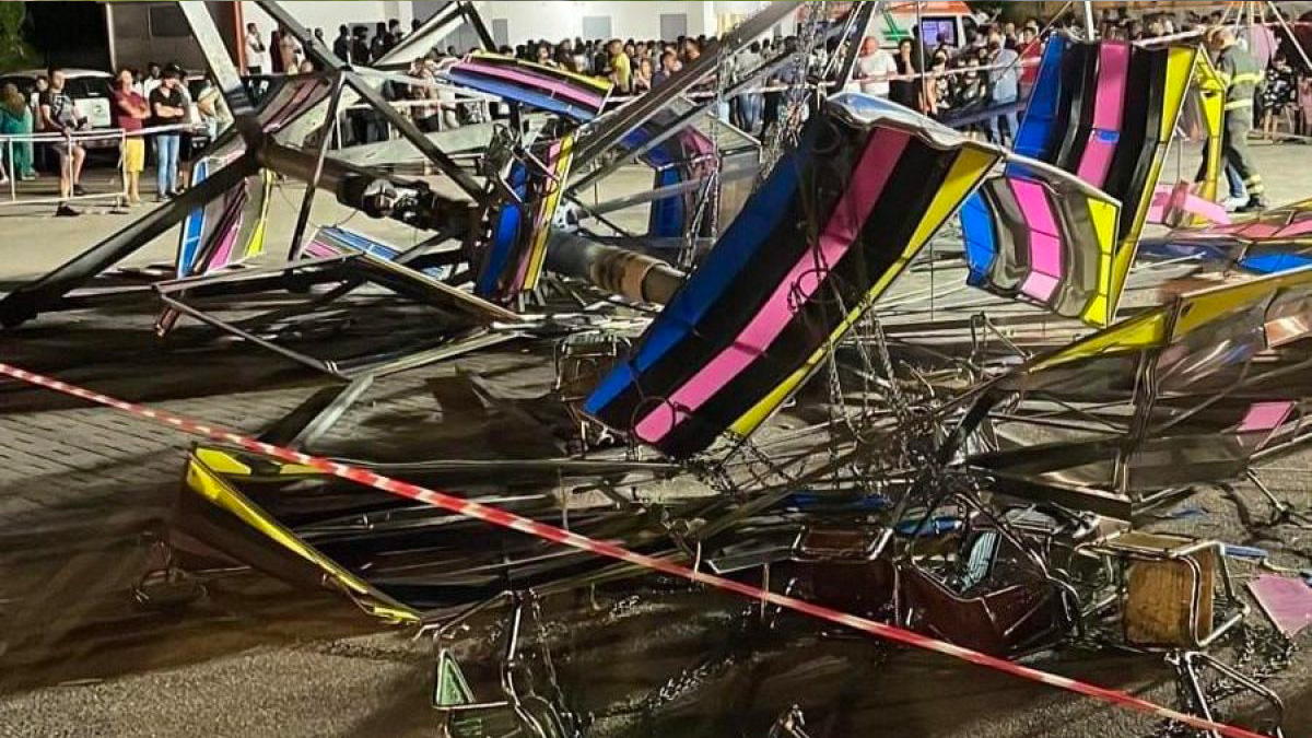 Palma Campania, il crollo di una giostra semina il panico: "Un miracolo che non ci siano vittime"