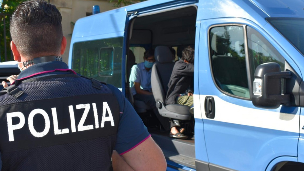 Un 27enne è stato trovato morto con un sacchetto di plastica in testa: le ipotesi degli inquirenti