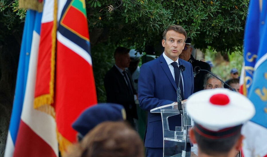 Ucraina, Macron ai francesi: "Dobbiamo accettare il prezzo della libertà" Ucraina, Macron ai francesi: "Dobbiamo accettare il prezzo della libertà"