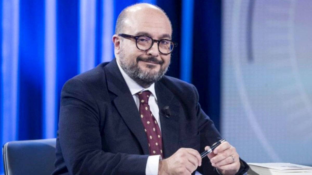 Gaffe su Dante, il dietrofront di Sangiuliano: "Era una provocazione culturale..." Gaffe su Dante, il dietrofront di Sangiuliano: "Era una provocazione culturale..."