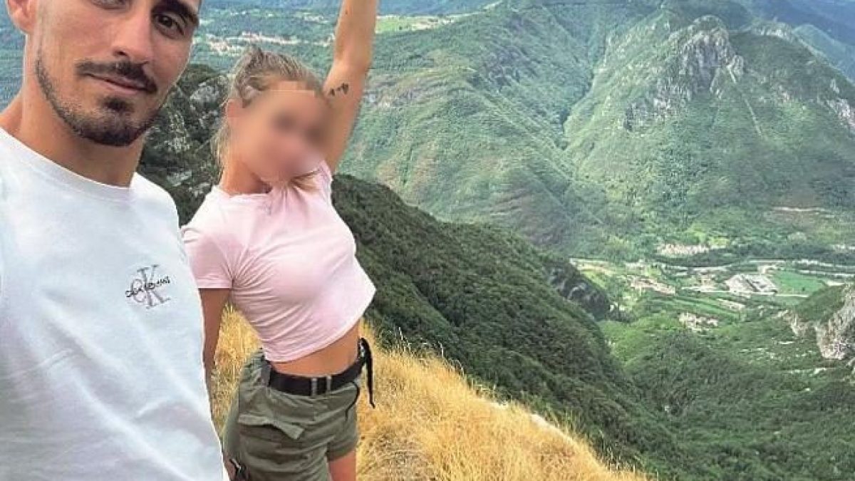 La fidanzata del ragazzo precipitato in montagna per un cellulare denuncia: "Sui social mi augurano la morte" La fidanzata del ragazzo precipitato in montagna per un cellulare denuncia: "Sui social mi augurano la morte"