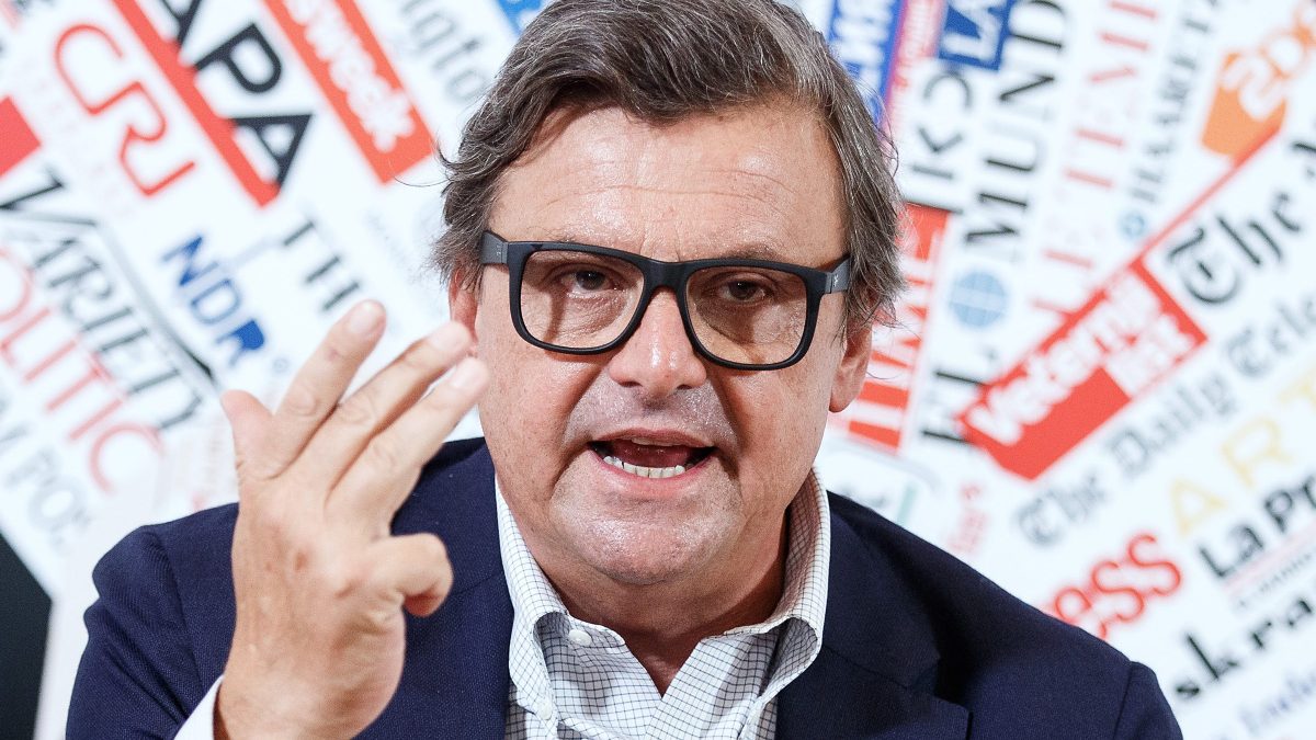 Calenda chiede unità contro il caro bollette: "Fermiamo la campagna elettorale, il gas è un'emergenza nazionale"