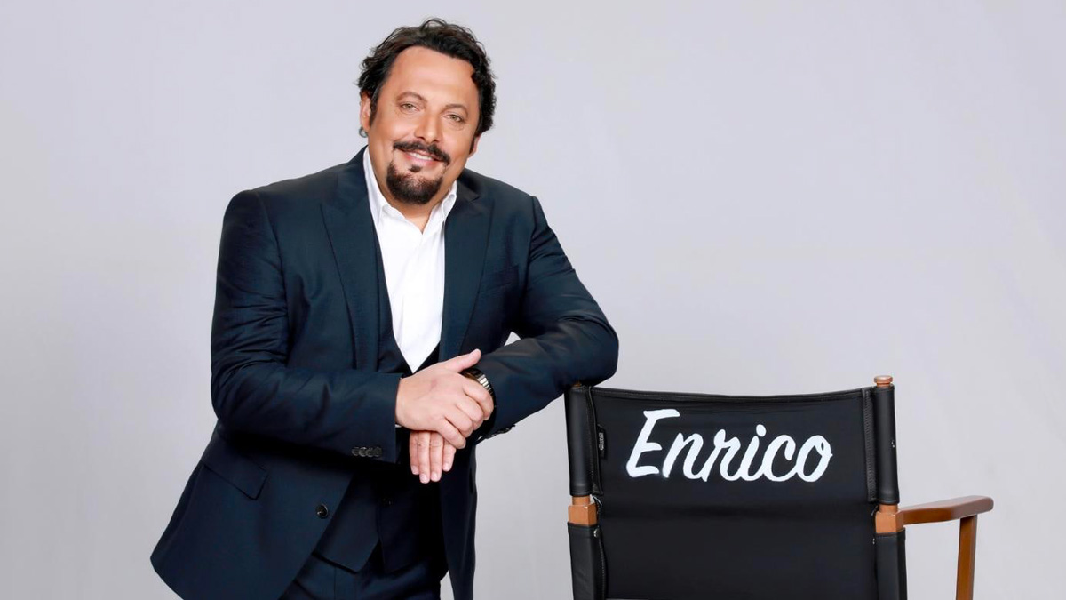 “Tutto suo padre… e anche un po' sua madre”, alle 21.20 su Rai 2 lo show di Enrico Brignano: ecco le anticipazioni