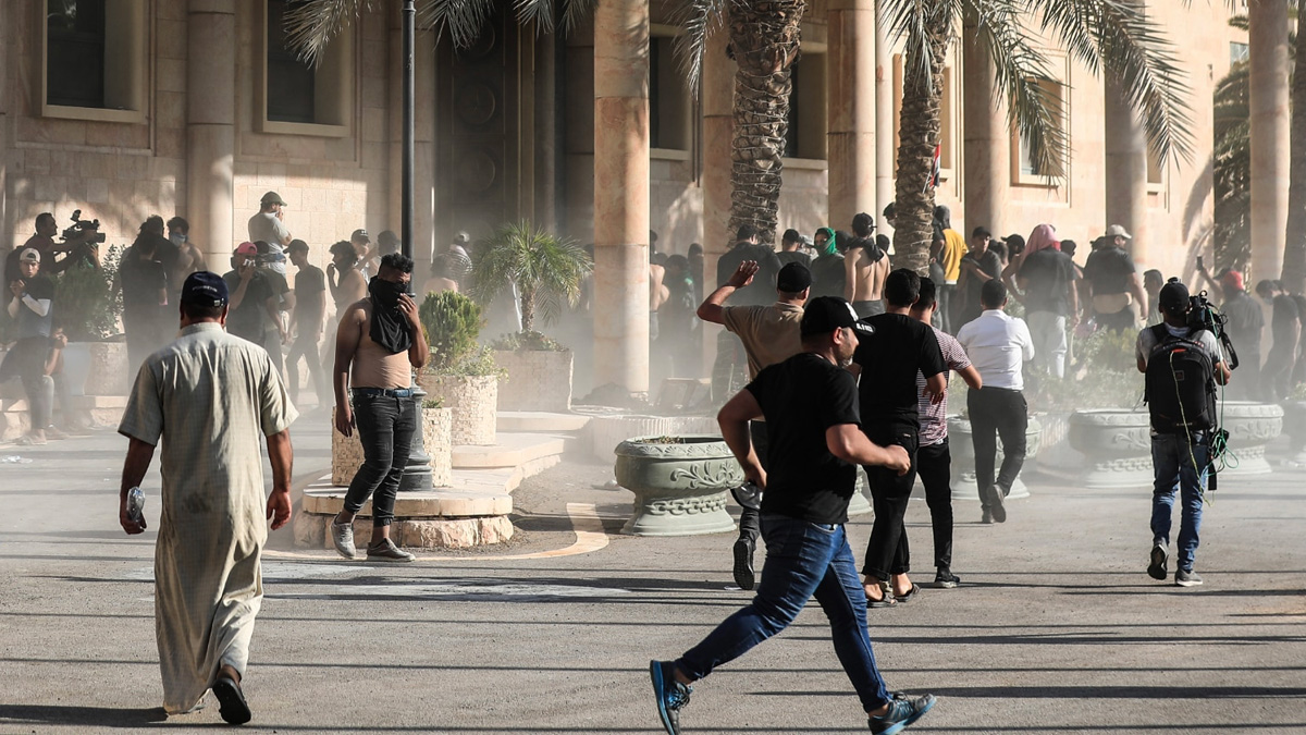 Iraq, ore di tensione: oltre 30 morti negli scontri tra manifestanti pro al-Sadr e forze dell'ordine