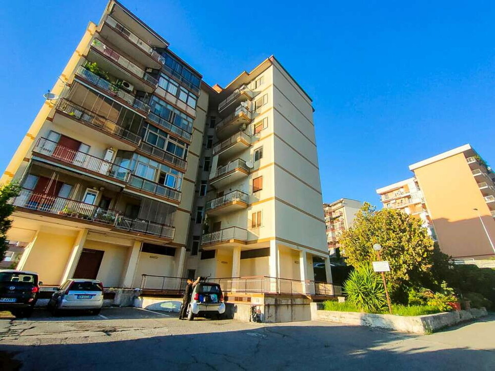 Tredicenne caduto dal balcone: coinvolta anche l'ex fidanzatina, ecco cosa sarebbe accaduto