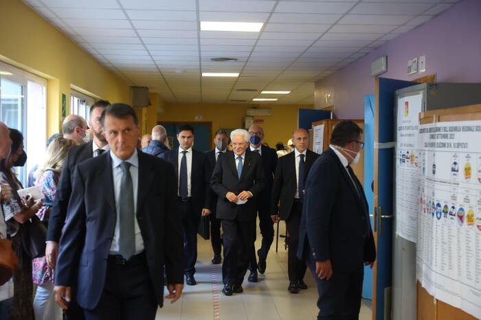 Elezioni: Mattarella vota a Palermo tra gli applausi Il presidente Mattarella ha votato a Palermo tra gli applausi. Ecco tutti gli altri leader