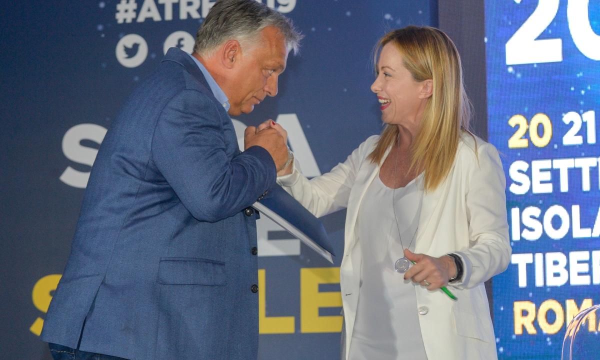 La destra boccia il regolamento Ue sui figli delle coppie gay: sono più oscurantisti di Orban