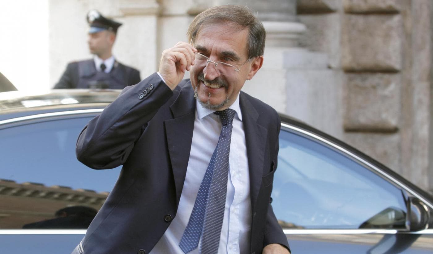 La Russa vergognoso: "Un figlio gay? Lo accetterei con dispiacere, come fosse milanista" La Russa vergognoso: "Un figlio gay? Lo accetterei con dispiacere, come fosse milanista"