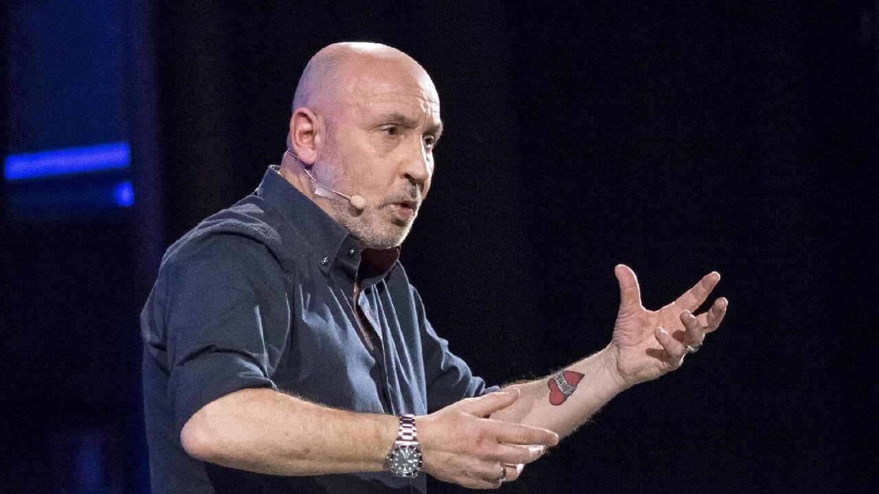 "Tutti contro tutti", questa sera alle 21.25 su Italia 1 lo spettacolo di Maurizio Battista