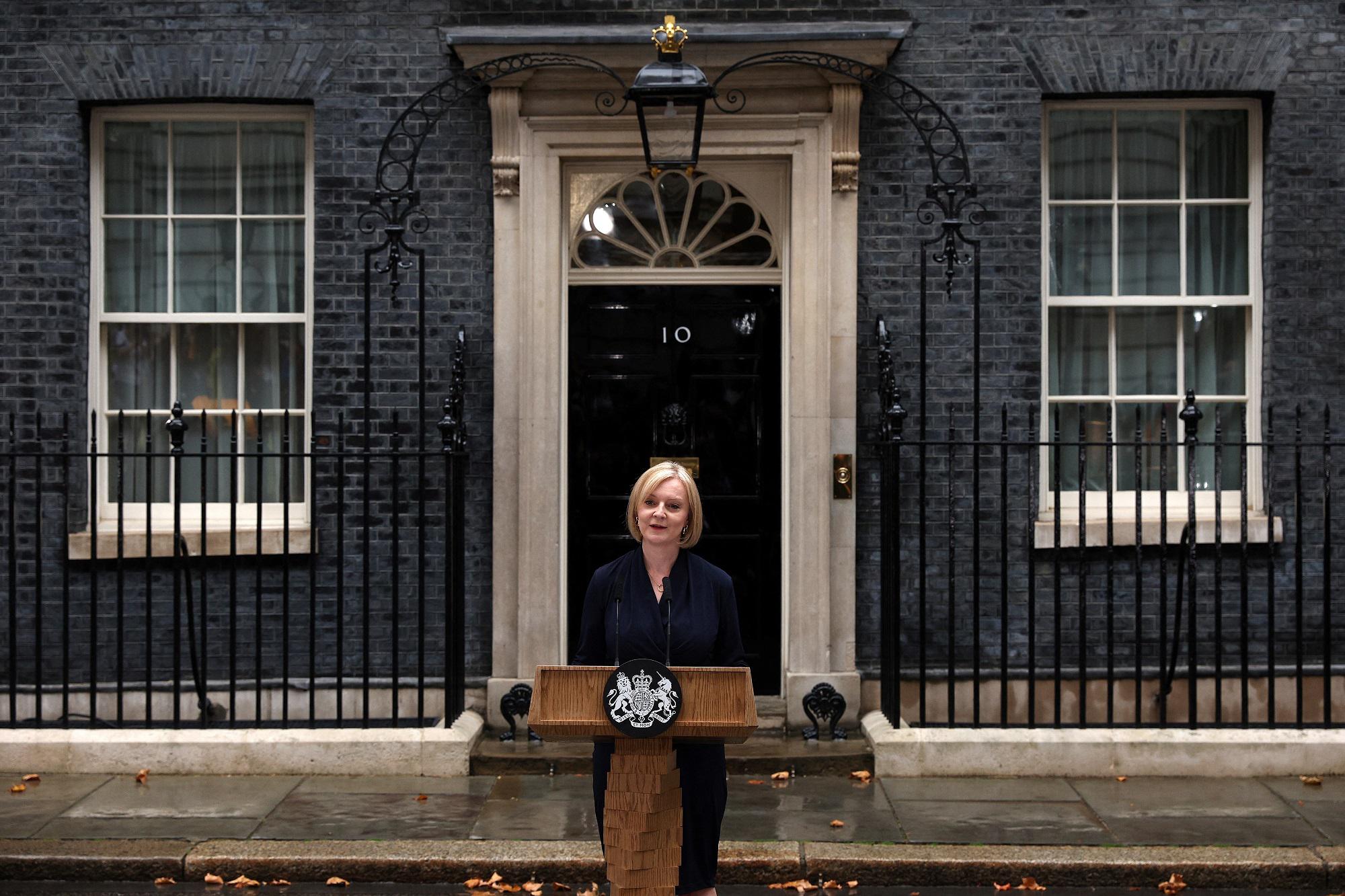 Liz Truss si insedia e promette: "Porterò il Regno Unito fuori dalla tempesta"