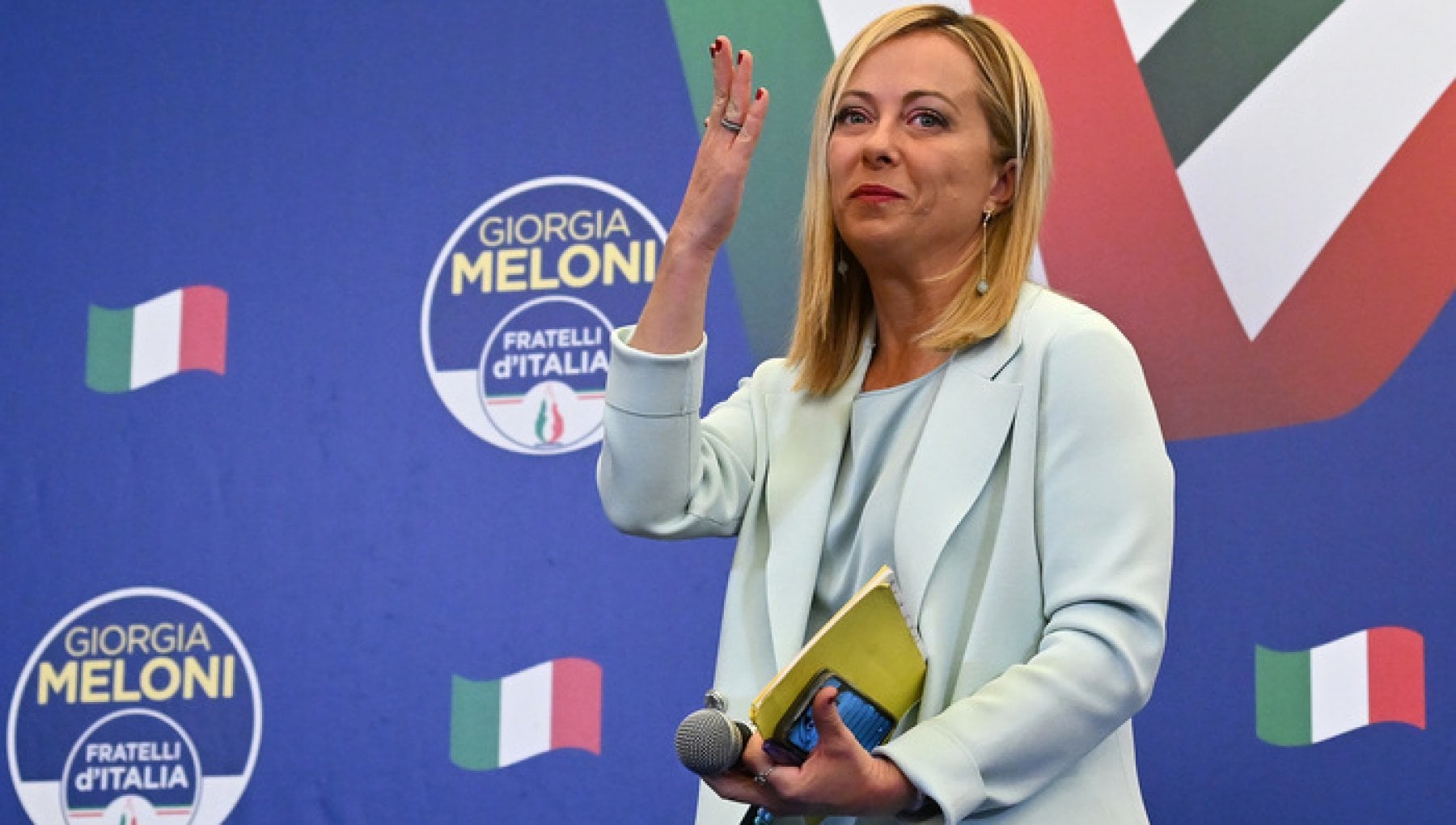 Sondaggi politici: sale ancora Fratelli d'Italia ma gli italiani non si fidano di Giorgia Meloni Sondaggi politici: sale ancora Fratelli d'Italia ma gli italiani non si fidano di Giorgia Meloni