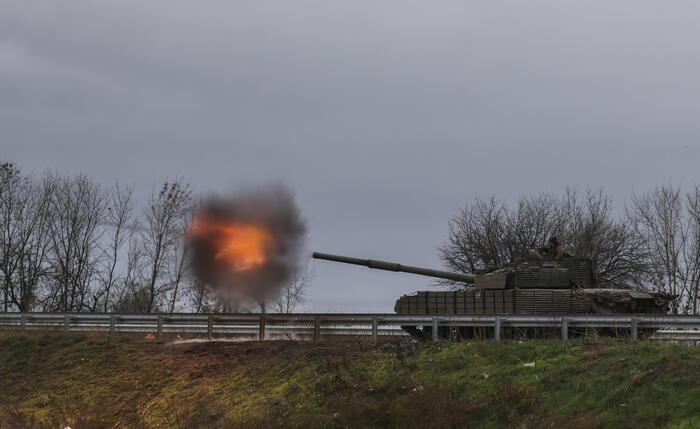 Bombe russe colpiscono le linee elettriche a Nikopol, uccisi 4 civili nel Donetsk