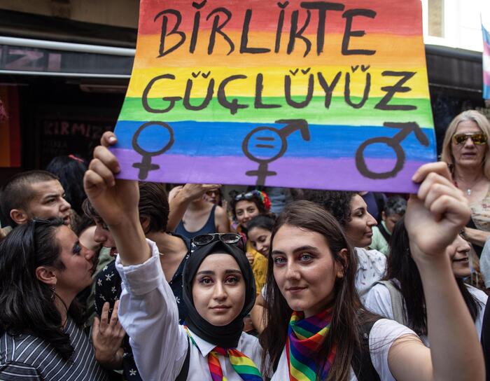 Il sultano Erdogan: "I diritti Lgbt sono una degenerazione"