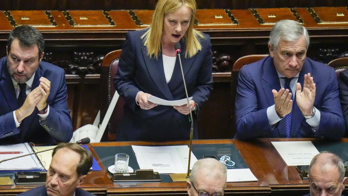 Tetto al contante, Meloni media e propone 5 mila euro: ma sempre un regalo al 'nero' è Tetto al contante, Meloni media e propone 5 mila euro: ma sempre un regalo al 'nero' è