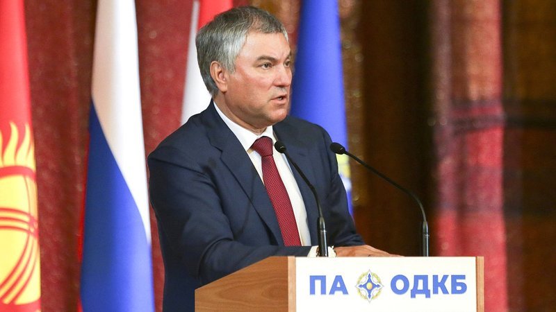 Il colmo dei colmi: gli invasori russi accusano Kiev di essere una colonia Usa