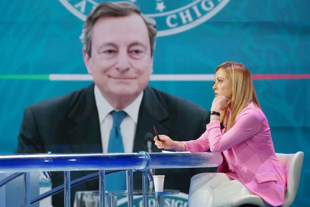 Draghi smentisce Meloni: "Ritardi sul Pnrr? Non è vero, altrimenti non arriverebbero i soldi"