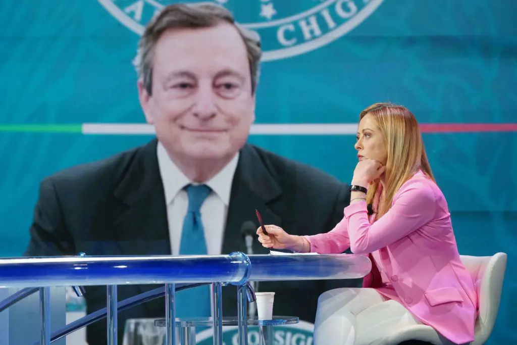 draghi-meloni Draghi smentisce Meloni: "Ritardi sul Pnrr? Non è vero, altrimenti non arriverebbero i soldi"