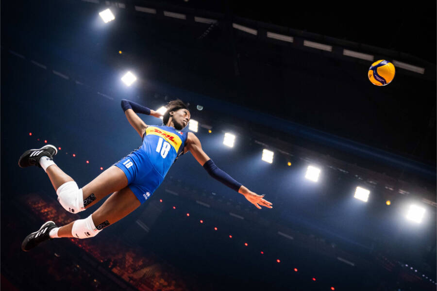 paola-egonu-1-scaled-e1665737801568 Draghi telefona Paola Egonu (prima che arrivi l'estrema Destra a Palazzo Chigi): "Orgoglio dello sport italiano"