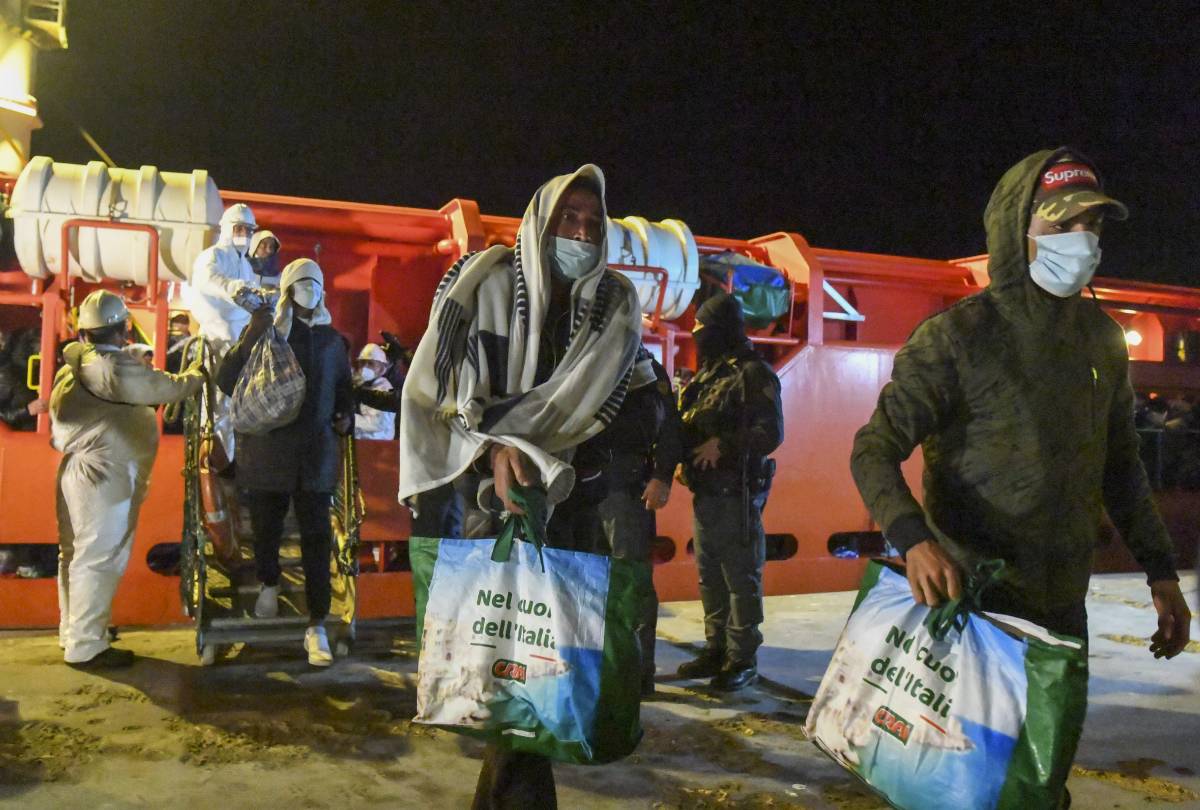 Migranti, le opposizioni si compattano contro la Lega: "Vogliono riscrivere le leggi"