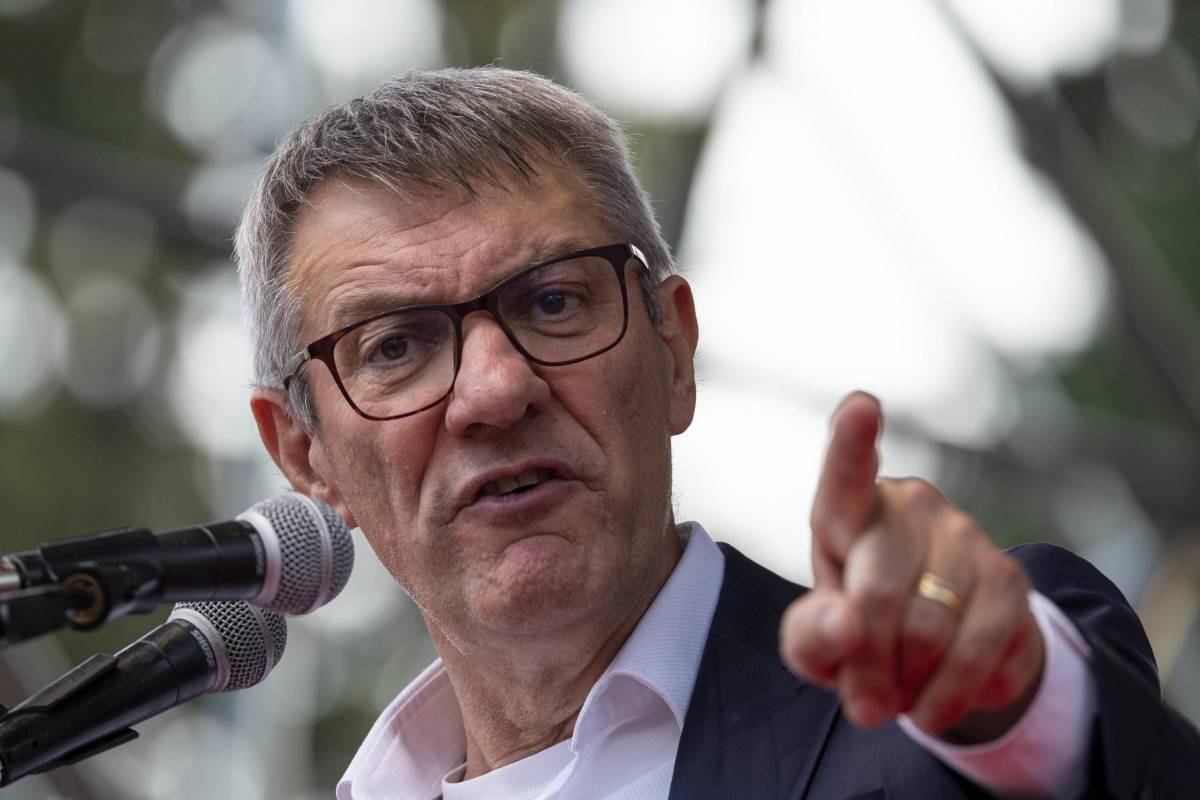 Landini (Cgil): "Le scelte del governo Meloni sui migranti sono pericolose" Landini (Cgil): "Le scelte del governo Meloni sui migranti sono pericolose"