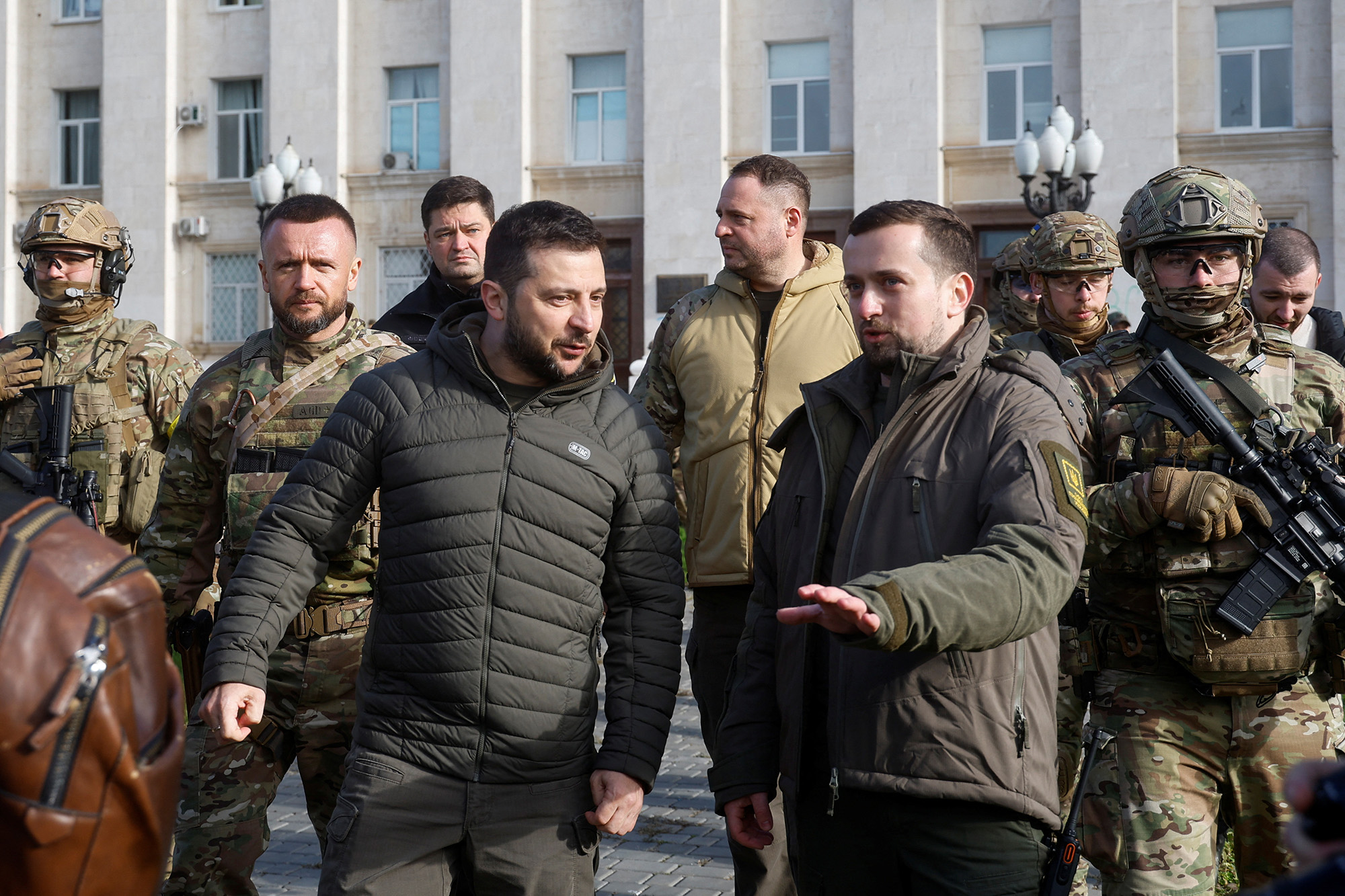 Zelensky: "La concessione della nostra terra e sovranità non può essere definita pace"