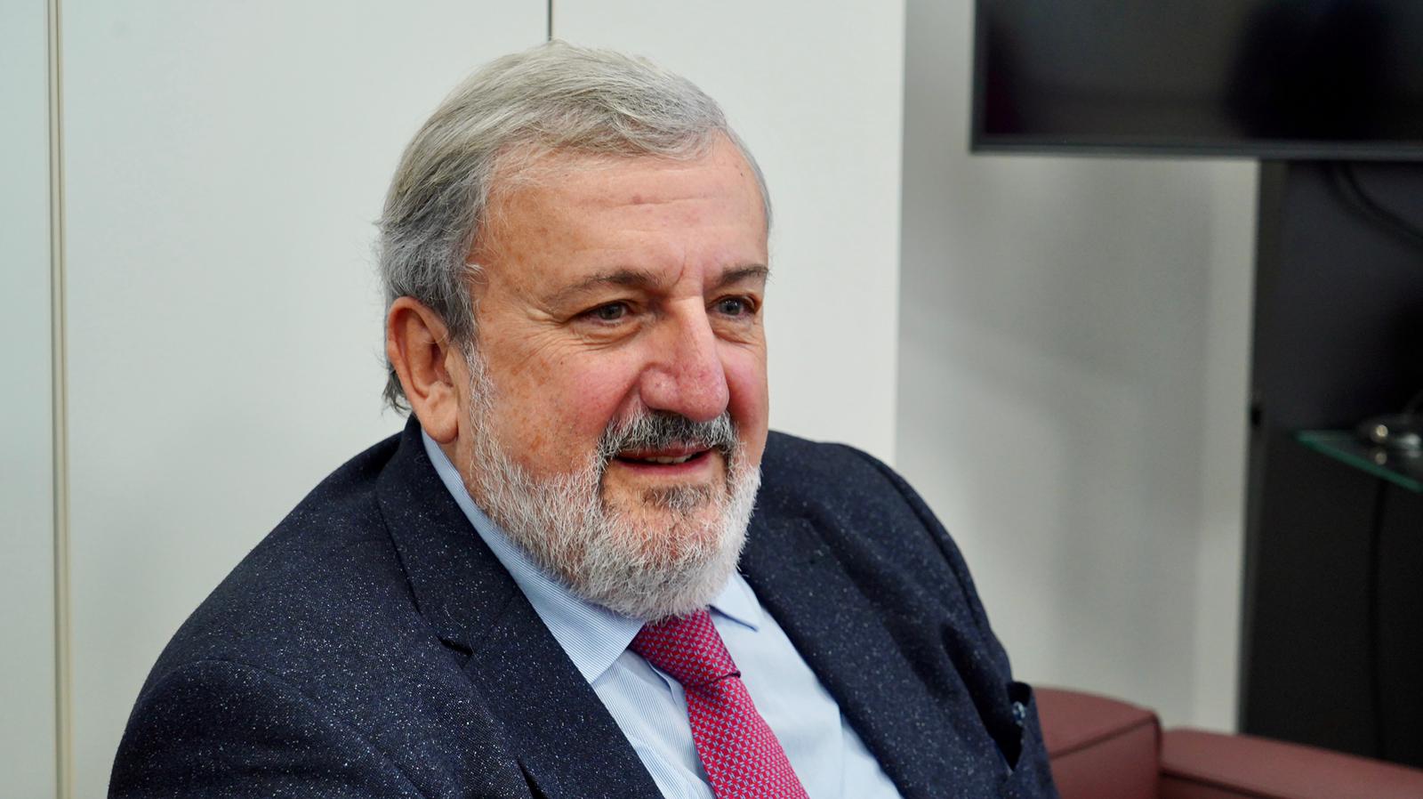 Emiliano: " Schlein può battere Meloni ma dentro un patto con forze progressiste e cittadini" Emiliano: " Schlein può battere Meloni ma dentro un patto con forze progressiste e cittadini"