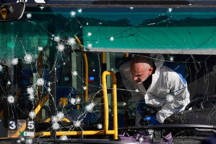 Esplosioni a Gerusalemme, un morto e 19 feriti: stato di allerta elevato in città