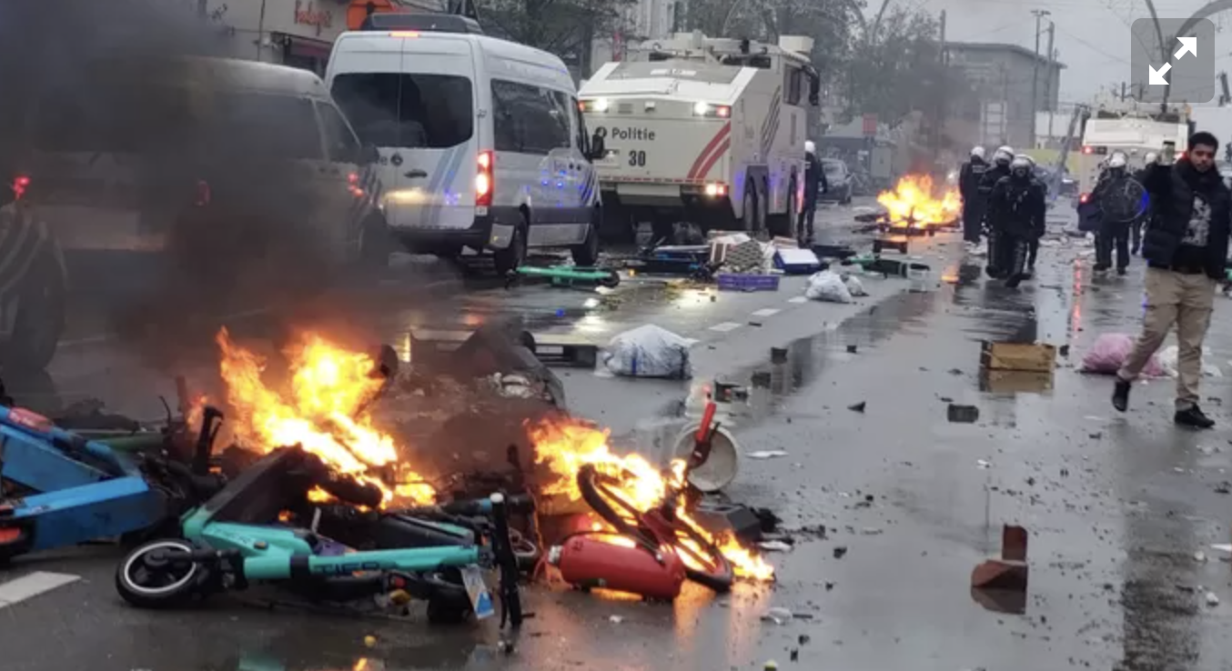 Il Marocco batte il Belgio e a Bruxelles i tifosi marocchini vandalizzano il centro della città