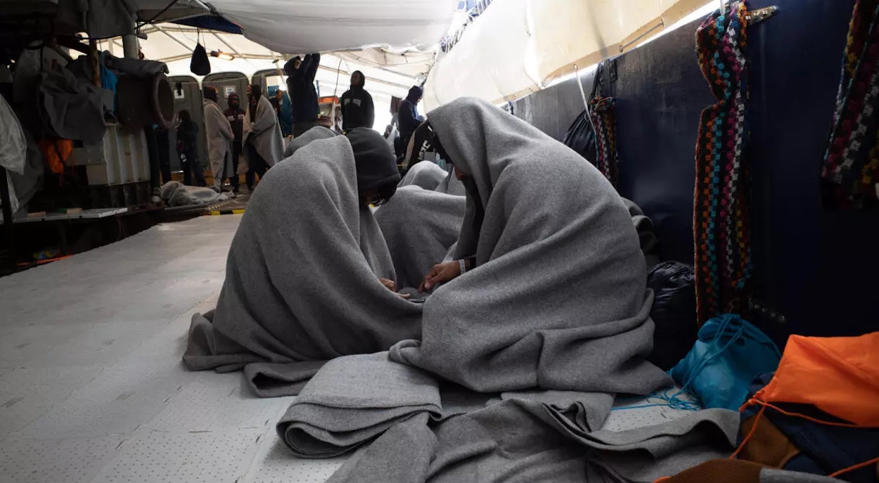 Un mondo di rifugiati: il rapporto di Migrantes e l'Europa respingente