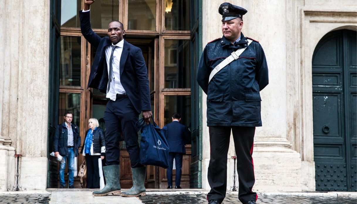 Aboubakar Soumahoro: "Salirò sulla Humanity1, le vite umane si salvano" Aboubakar Soumahoro: "Salirò sulla Humanity1, le vite umane si salvano"