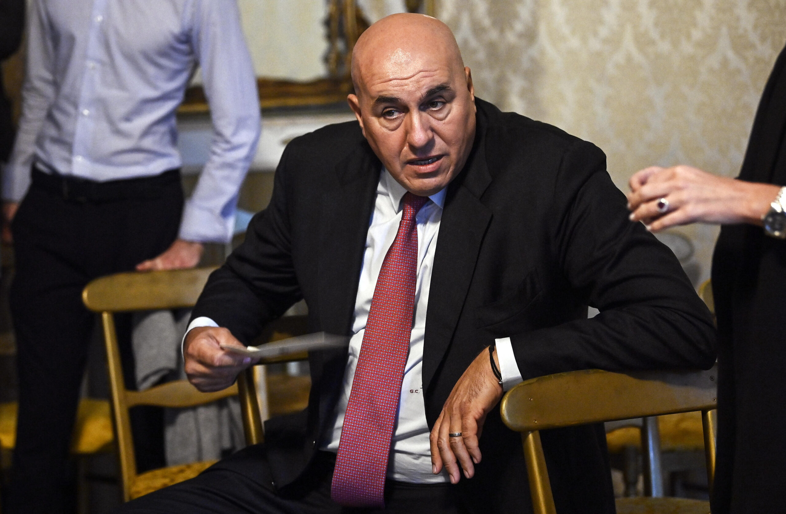 Appello di Crosetto, serve salto maturità di tutta la politica Ucraina, Crosetto non vede la fine: "La guerra sarà ancora lunga, Russia sempre più violenta"