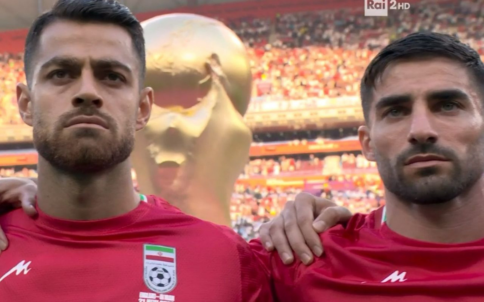 Mondiali, l'Iran non canta l'inno contro l'Inghilterra: la protesta dei calciatori contro il regime