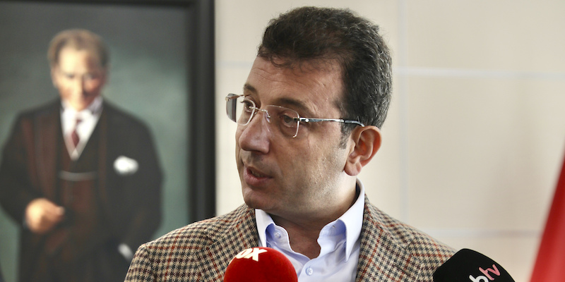 Ecco la Turchia di Erdogan: condannato a 2 anni di carcere il sindaco di Istanbul, l'unico rivale scomodo del sultano
