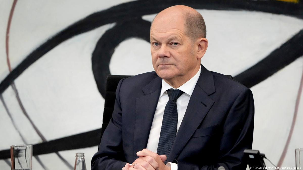 Ora Scholz invita gli alleati Ue a consegnare i carri armati a Kiev. Borrell temporeggia sui Jet