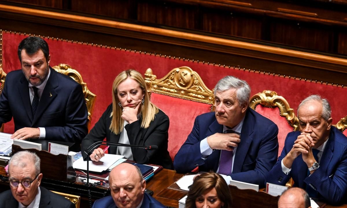 Migranti, Tajani e Piantedosi giocano al poliziotto buono e poliziotto cattivo