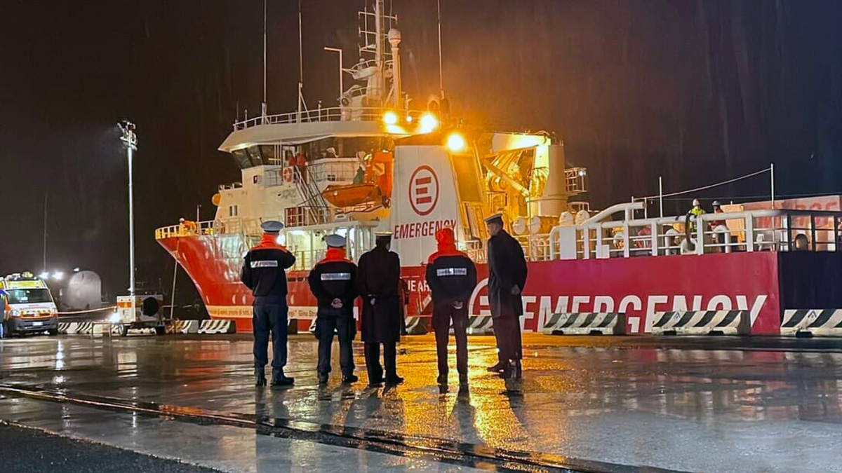 life-support-livorno Migranti, la "Life Support" di Emergency attracca a Livorno: 142 persone a bordo, molti i minori