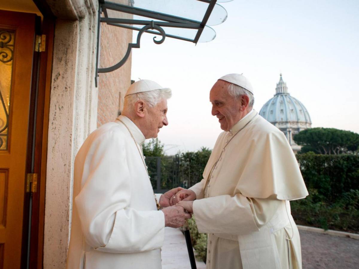 Papa Francesco rivela: "Nell'elezione di Ratzinger mi usarono, vi racconto la manovra di chi sta dietro i voti"