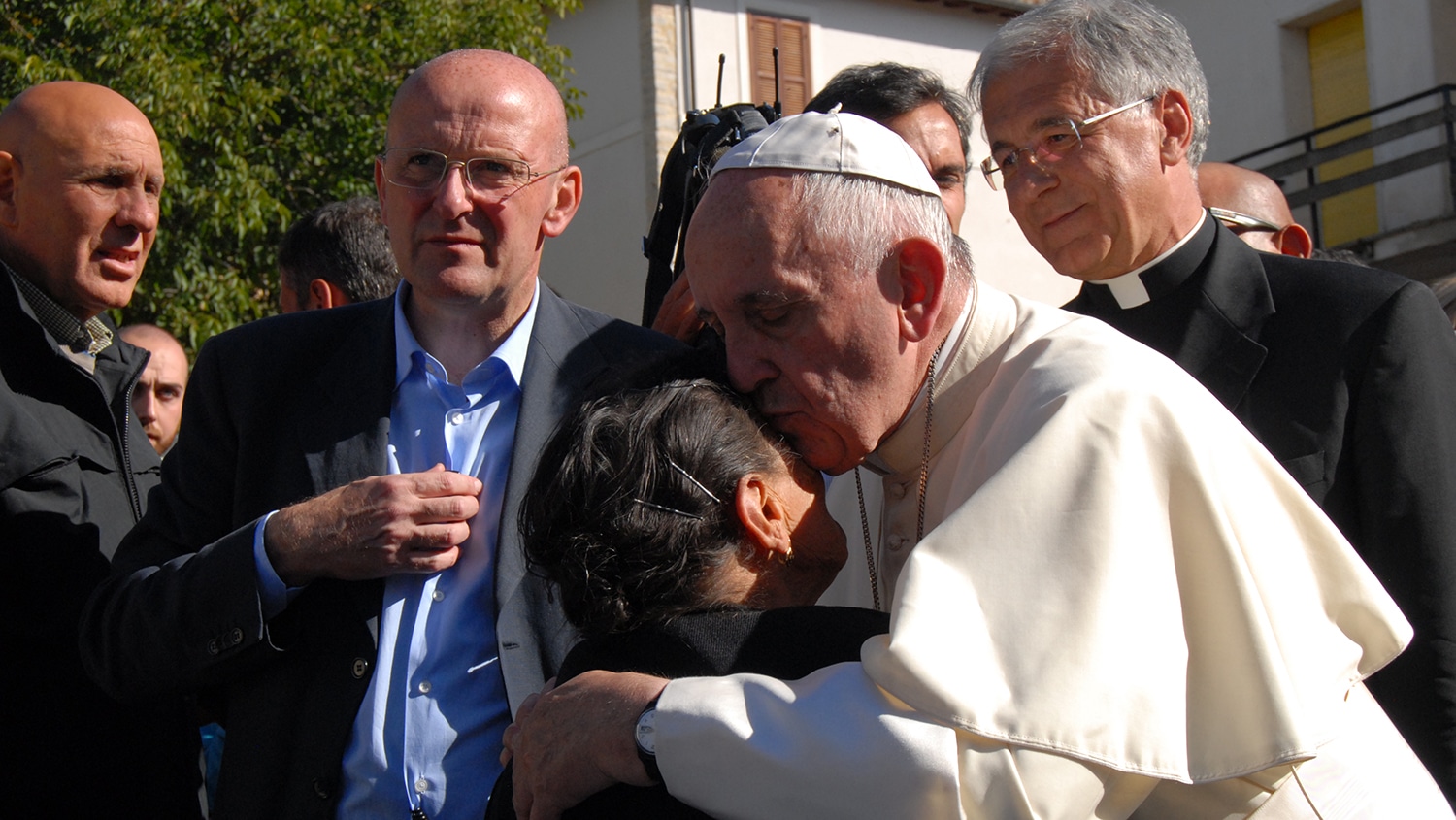 Francesco: "Se mi occupo dei poveri sono santo, se combatto la povertà mi dicono comunista"