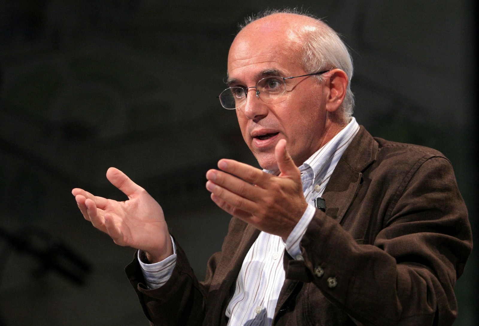VITTORIO AGNOLETTO POLITICO Agnoletto contro Pregliasco: "Perché candidare un tale personaggio? Io mi tiro indietro"