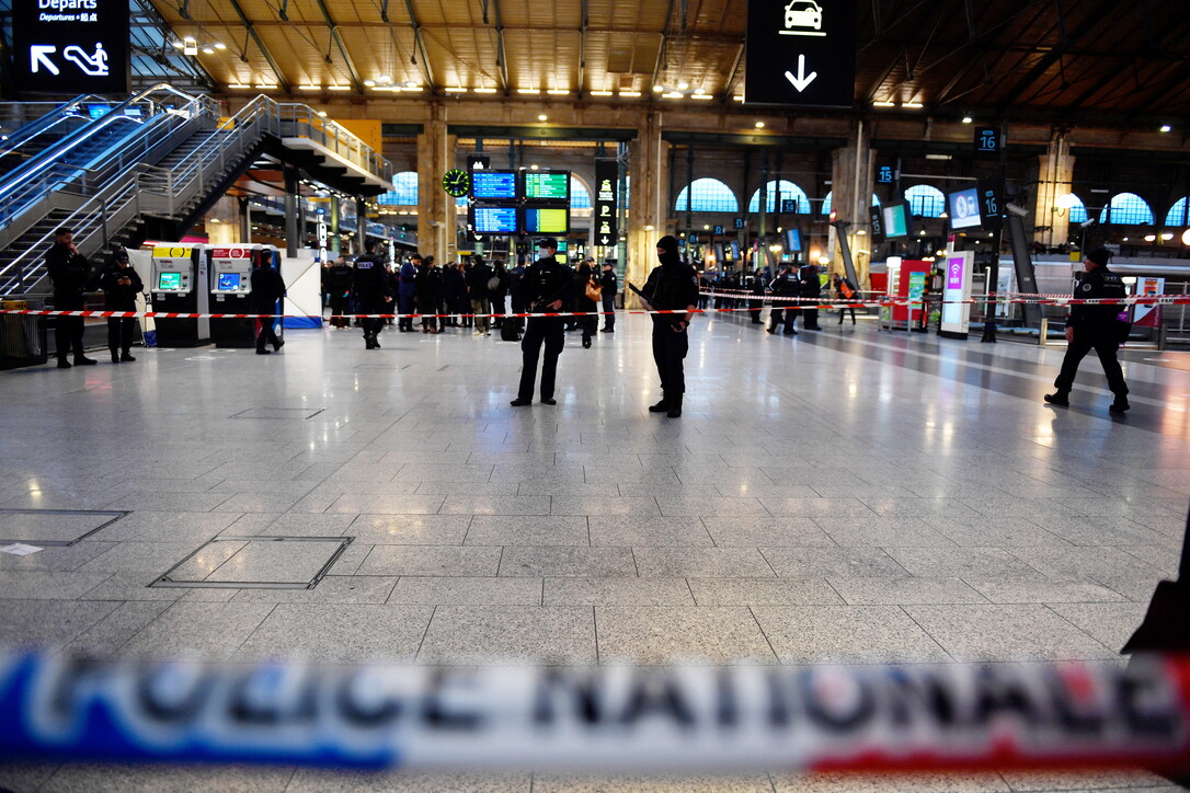 Sei persone sono state aggredite con un punteruolo alla Gare du Nord. Terrorismo?