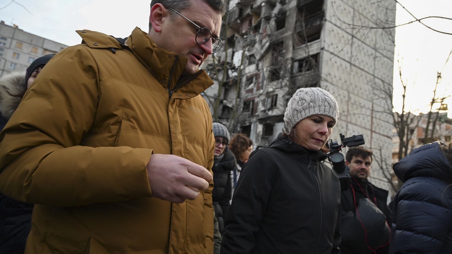 I russi bombardano Kharkiv dopo la visita della ministra tedesca (una risposta ai Leopard2?)
