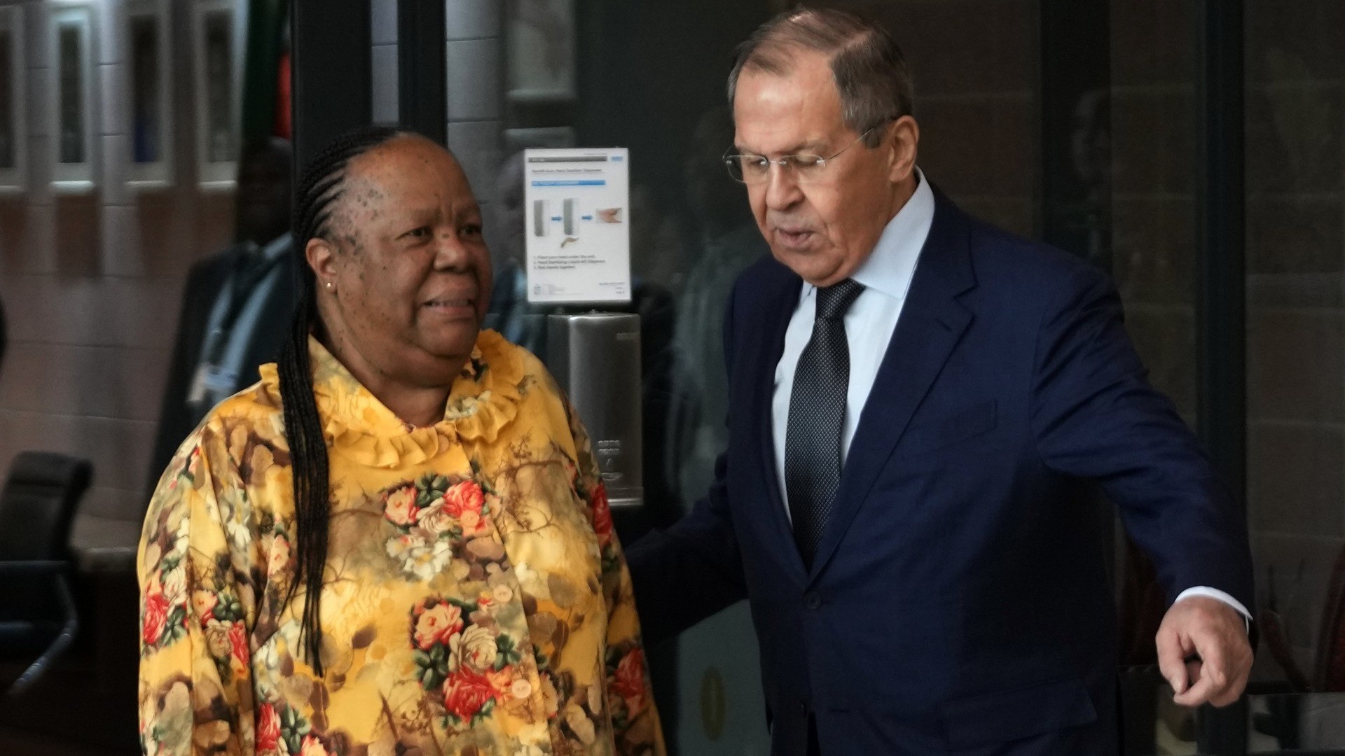 Cosa c'è dietro il viaggio di Lavrov in Sudafrica?