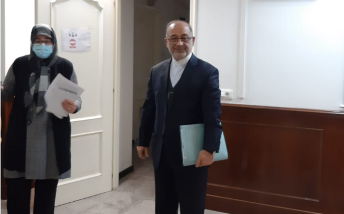 L'ambasciatore iraniano in Italia: "Gli altri Paesi non possono imporci la loro cultura" (ma sono i vostri a rivoltarsi)