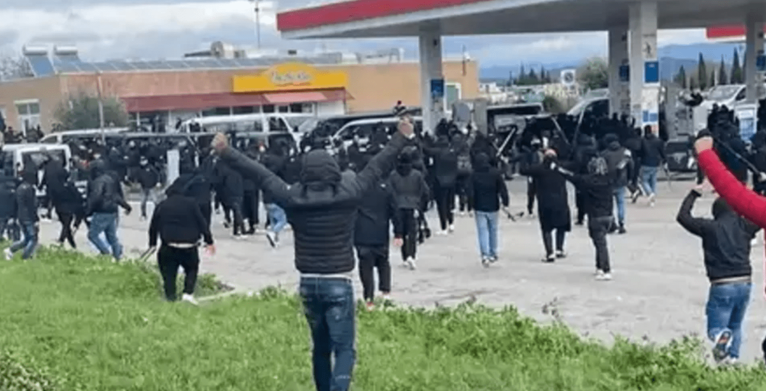 Altro che rave: la 'guerra' tra ultras di Roma e Napoli manda in tilt l'autostrada A1