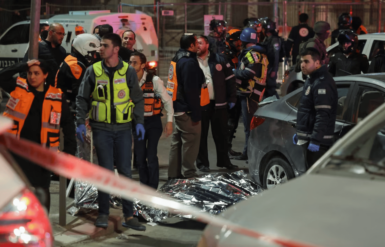 Gerusalemme, sette morti in una sparatoria vicino a una sinagoga: "Vendetta per Jenin"
