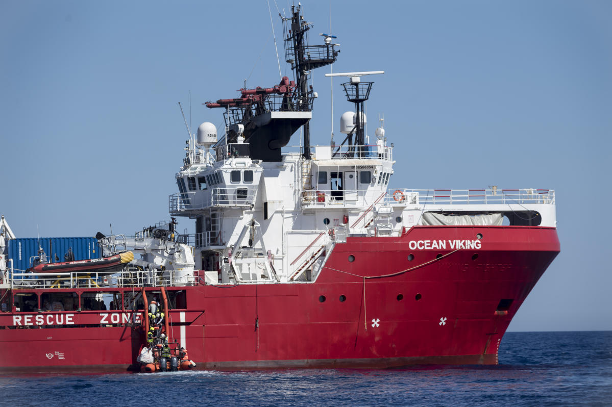 Ocean Viking accusa Meloni: "Assegnare il porto di Ancona è una sofferenza inutile per i naufraghi"