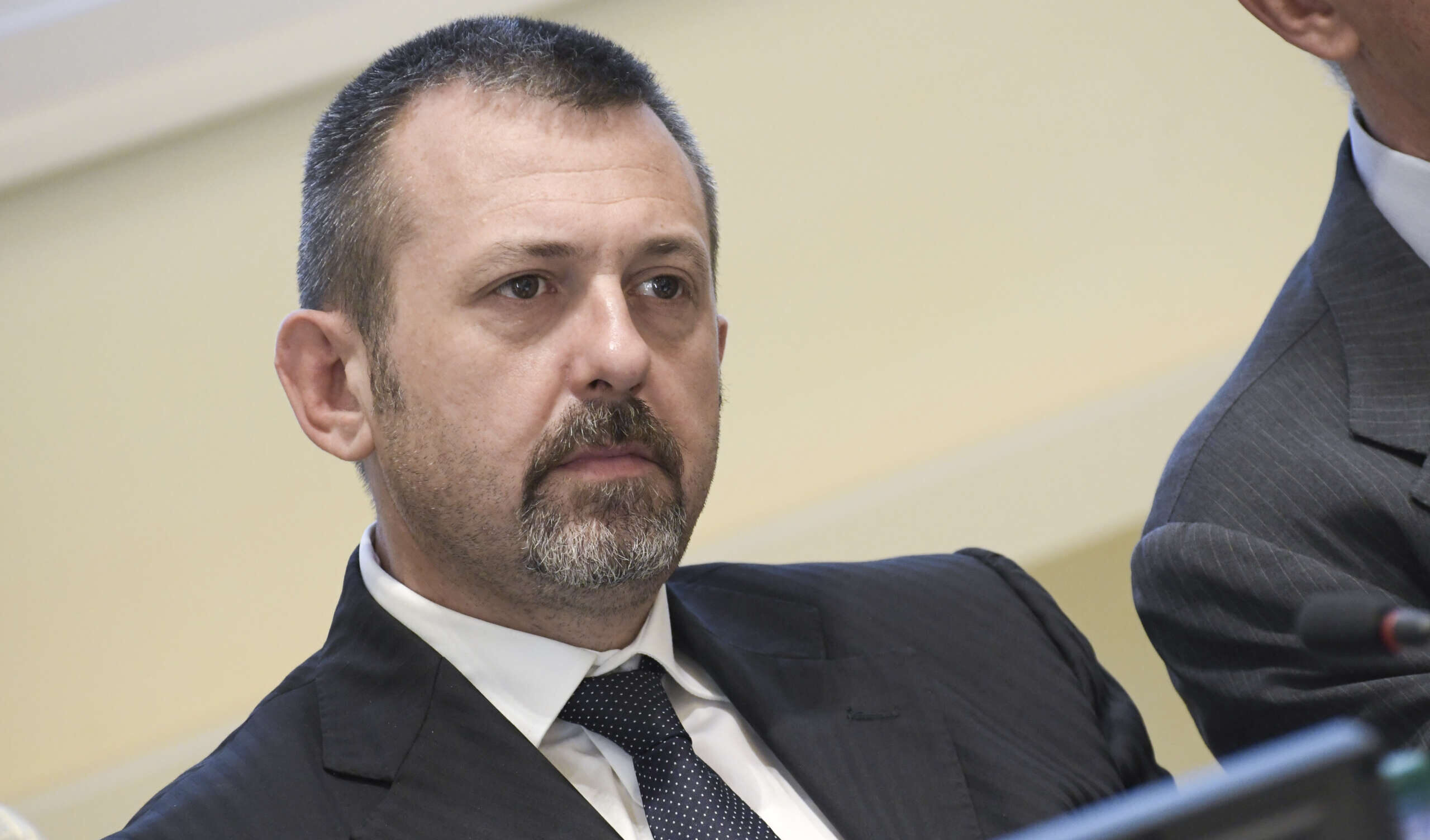 È stato il sottosegretario alla Giustizia Delmastro a dare a Donzelli le notizie riservate su Cospito È stato il sottosegretario alla Giustizia Delmastro a dare a Donzelli le notizie riservate su Cospito