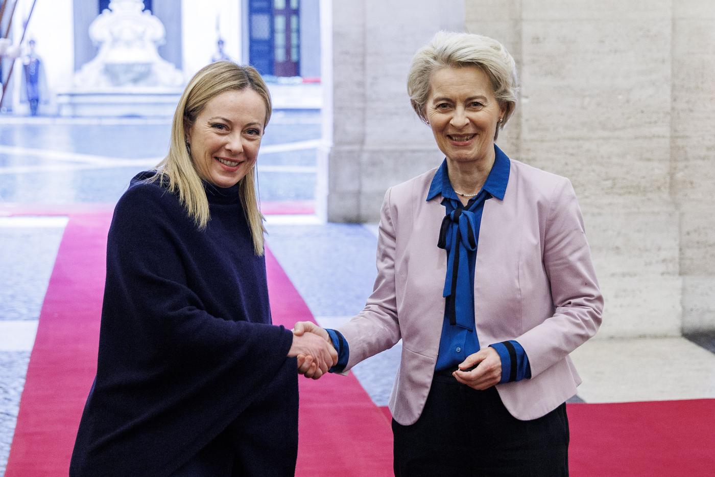 giorgia-meloni-ursula-von-der-leyen Giorgia Meloni incontra Von Der Leyen a Palazzo Chigi: ecco cosa si sono dette le due leader
